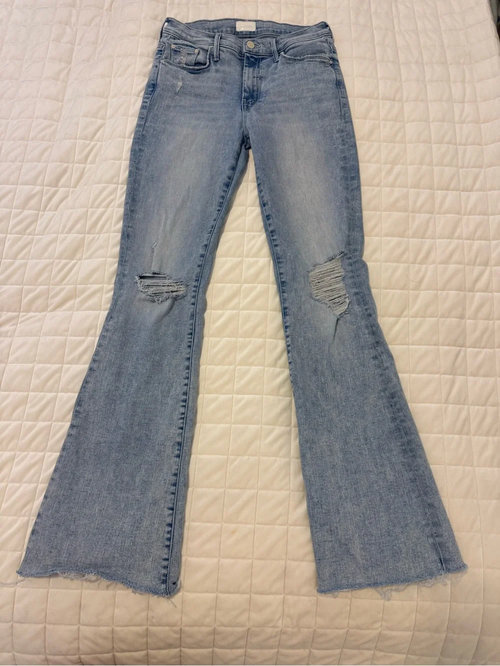 MOTHER The Weekender Fray Hem Distressed Flare Jeans Size 27
